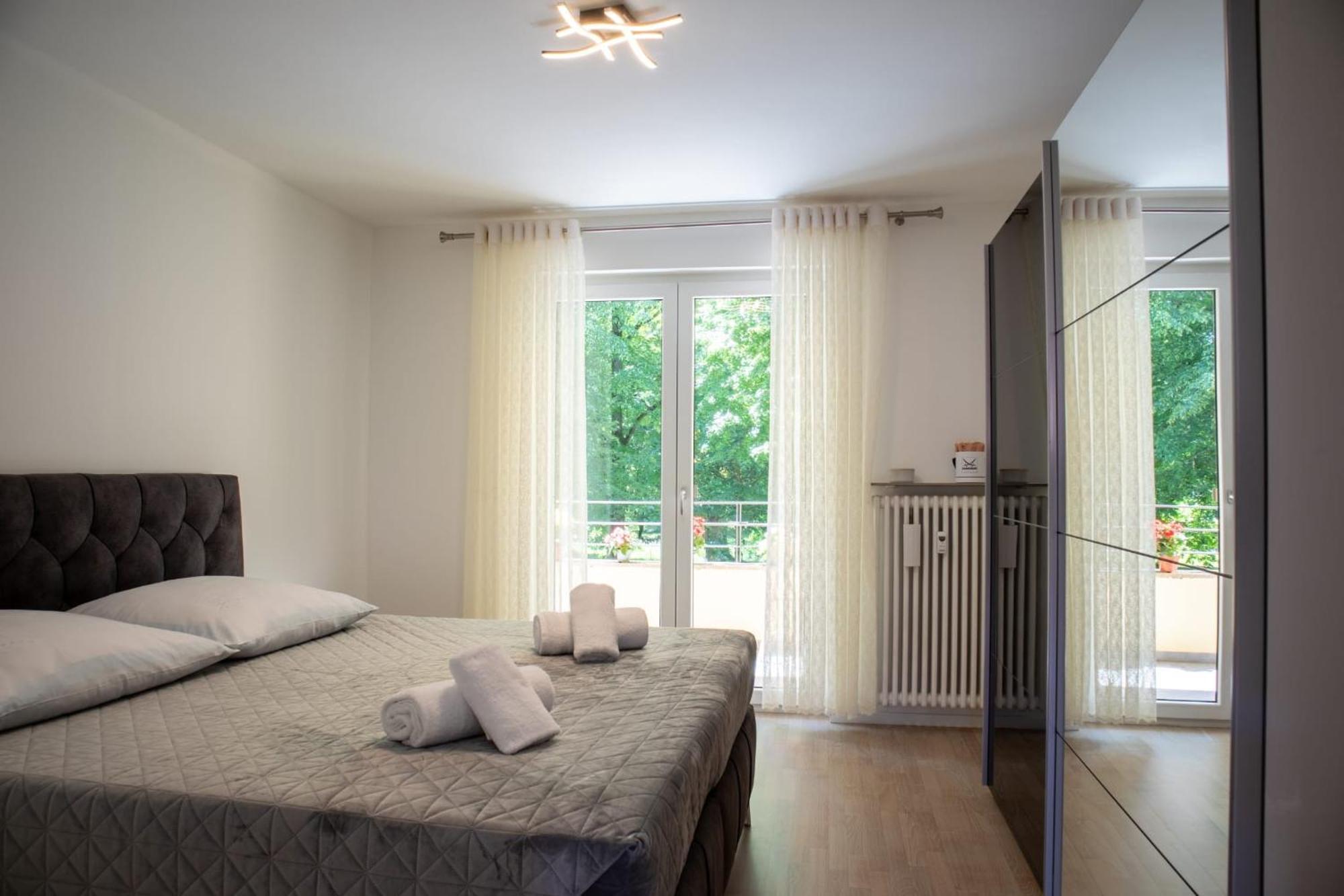 Mega Lux Apartment Esslingen am Neckar Exteriör bild